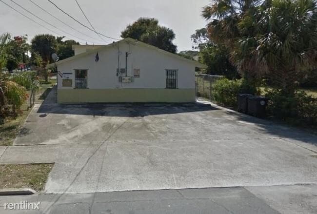 Building Photo - 616 11th St