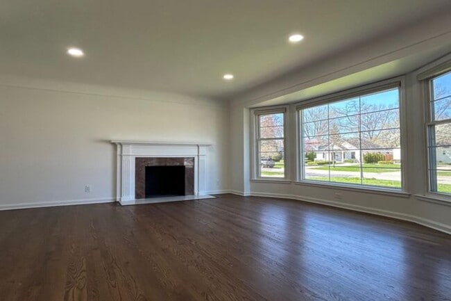Photo - 2194 Dorchester Rd