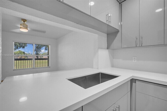 Photo - 10015 NW 4th St Unit 203