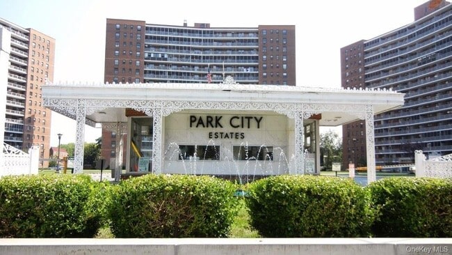 Building Photo - 61-45 98th St Unit 4B