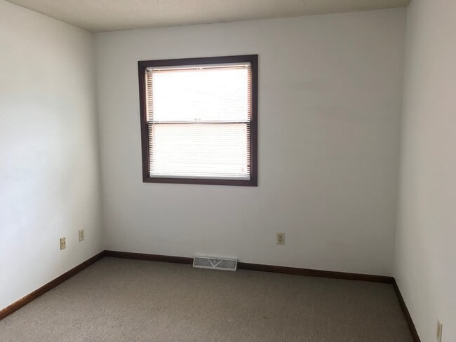 Photo - 2 Bedroom/1.5 Bathroom in Iowa City near Kinnick! Available Now!