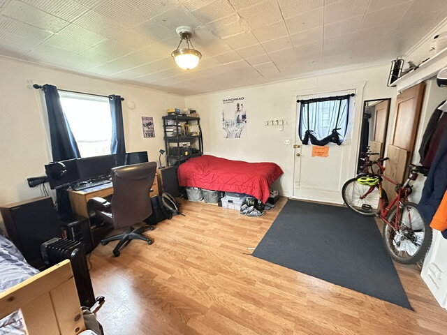 Building Photo - Studio with tiled shower close to downtown, campus, and SEL - Available August 13