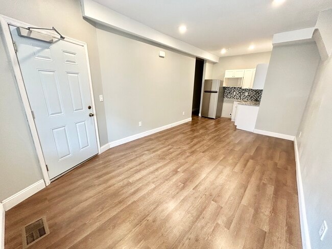 Building Photo - 325 N 62nd St Unit 2