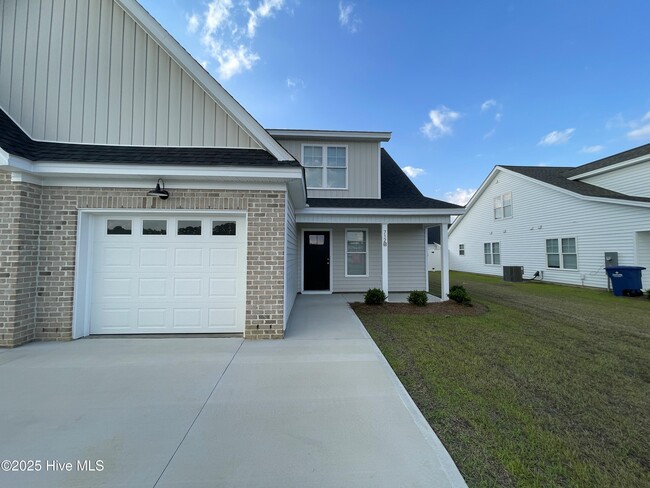 Building Photo - 712A Sarah Rebecca Dr Rental