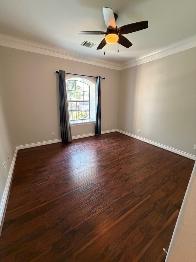 Photo - 1523 Glen Oaks Dr