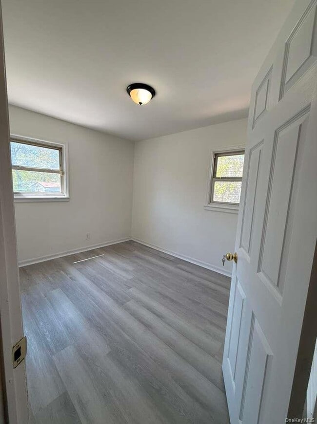 Photo - 120-54 194th St