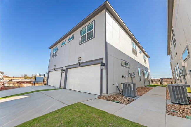 Photo - 903 Beebrush Ln