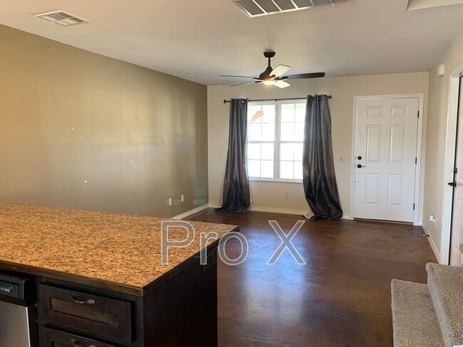 Photo - 612 Easton Dr Unit Apt B