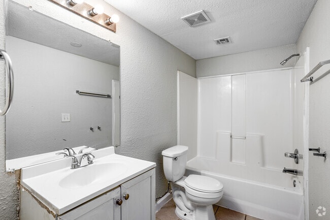 3BD, 2BA - 1080SF - Secondary Bathroom