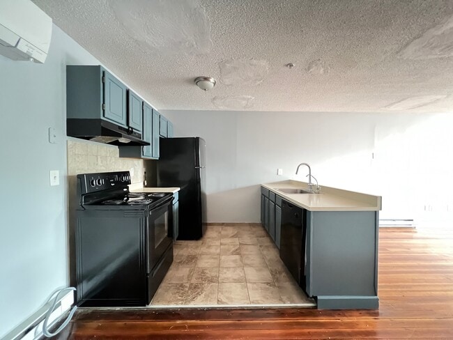 Building Photo - 32 Main St Unit 3C