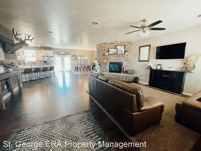 Photo - 4 br, 3 bath House - 170 E 100 N