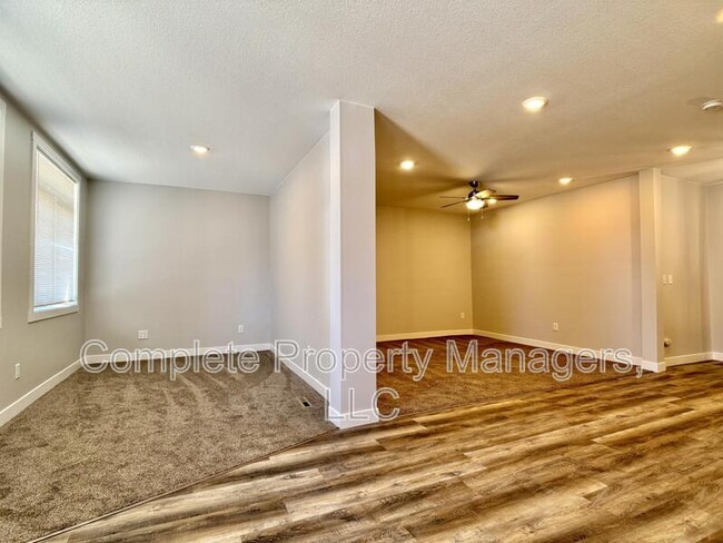 Photo - 103 Main St E