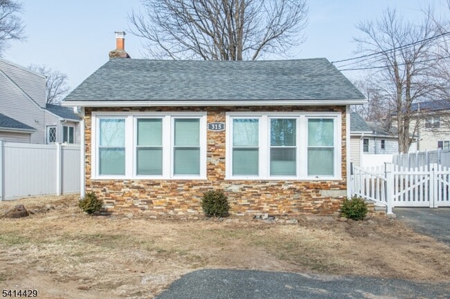 Photo - 315 Lake Shore Dr