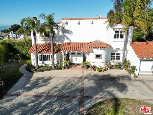 Building Photo - 6855 Dume Dr Rental