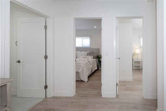 Photo - 15256 Clymer St