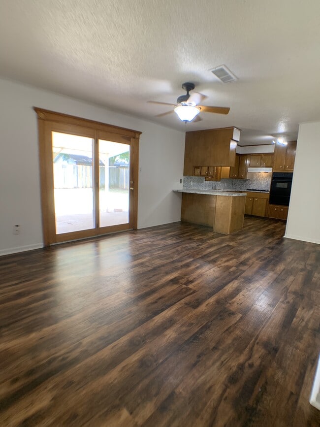 Photo - 707 N Lane Wells Dr