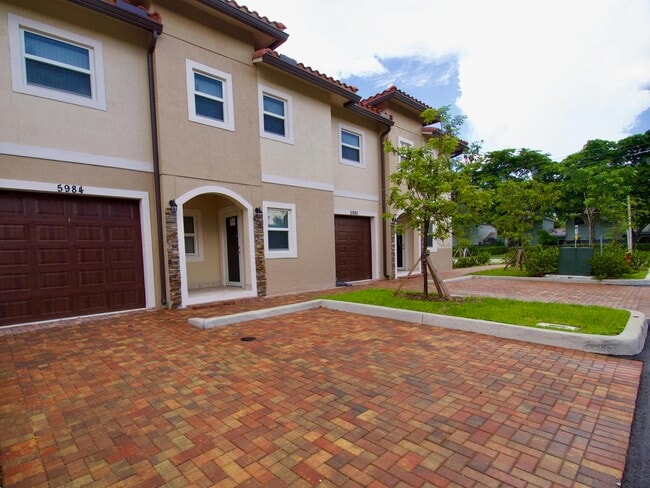 Building Photo - 5982 NW 94th Ave