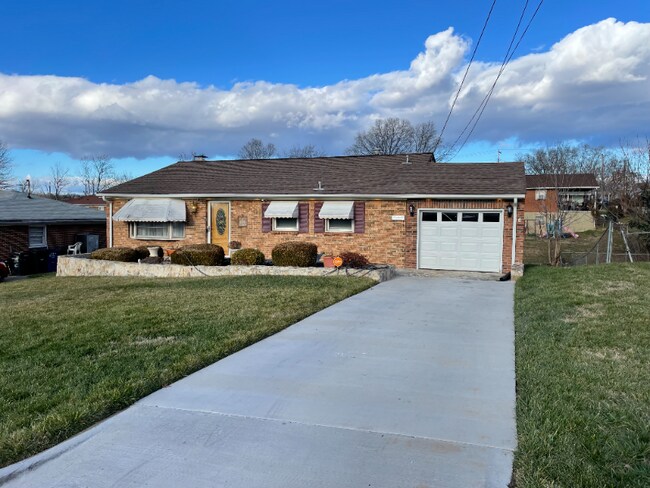 Photo - 606 Doe St