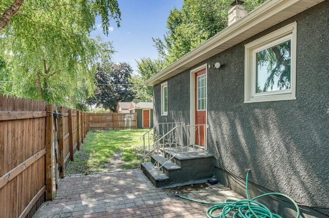Photo - 996 Fremont Ave E