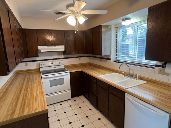 Photo - 1807 Greenfield Ln SW Unit 1