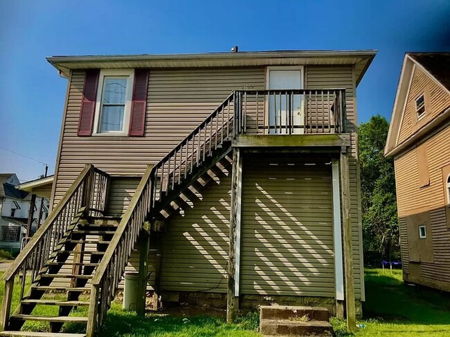 Building Photo - 1813 Beaver St Unit 1022