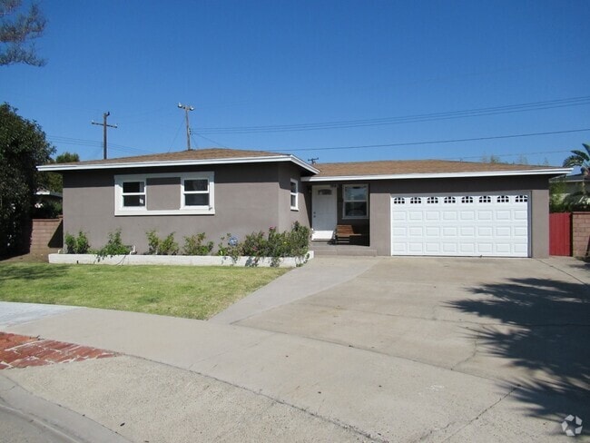 Building Photo - 785 N Victoria Dr Rental