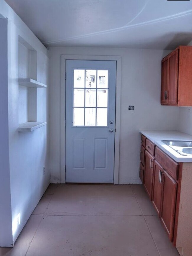 Cute 1940s Adobe 1 BR near Bike Path, Barr... House House Rental in