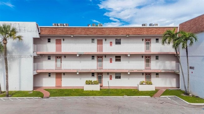 Building Photo - 8002 Lagos De Campo Blvd Unit B-101