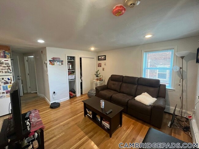 Building Photo - 23-25 Lambert St.