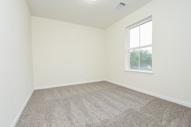 Photo - 2807 Topiary Ln