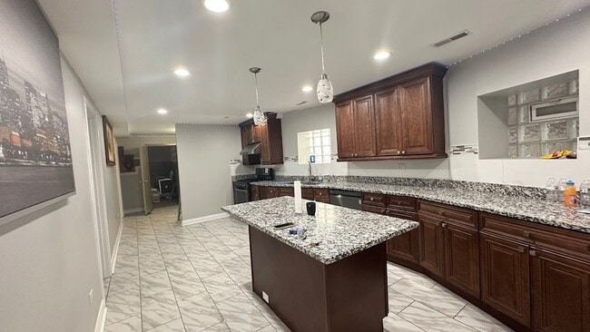 6322 N Lakewood Ave Unidad G