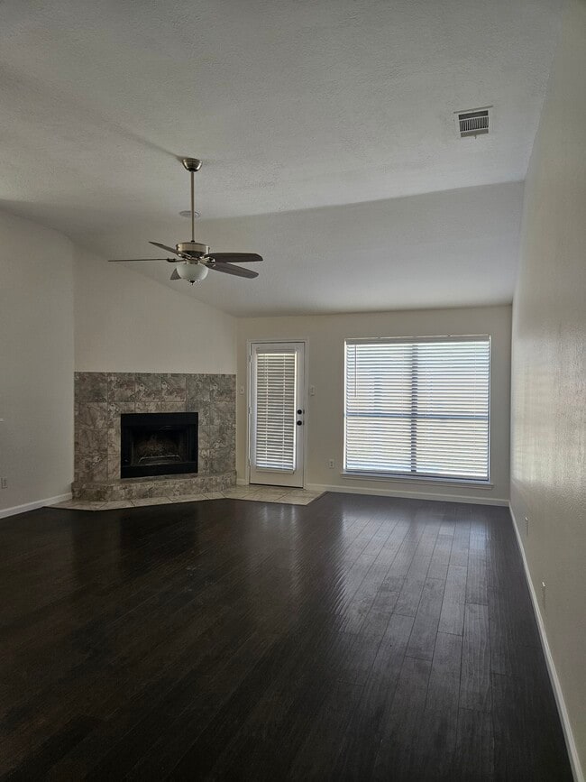 Living Room - 580 Parkway Blvd