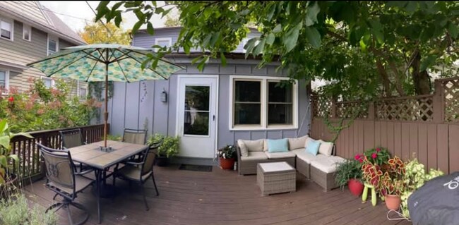 Photo - 1260 Park Ave Unidad Bright 2-bedroom on Park