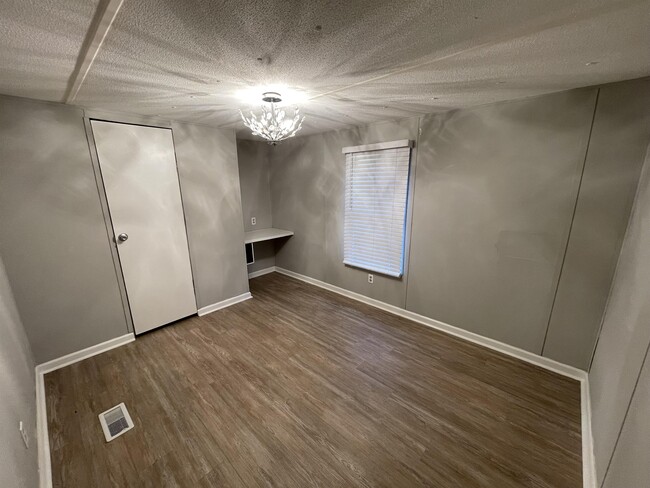 Photo - 724 Graham Dr