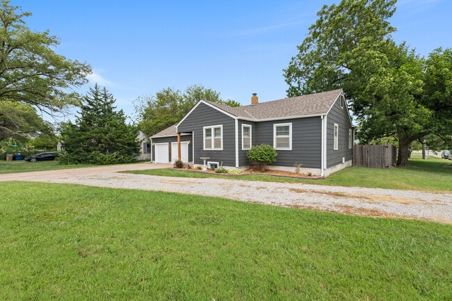 Building Photo - 1502 N Andover Rd Rental
