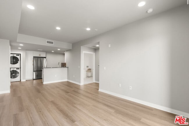 Photo - 7428 Santa Monica Blvd Unidad 308