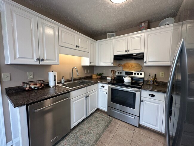 Photo - 1008 Hunt Ct W