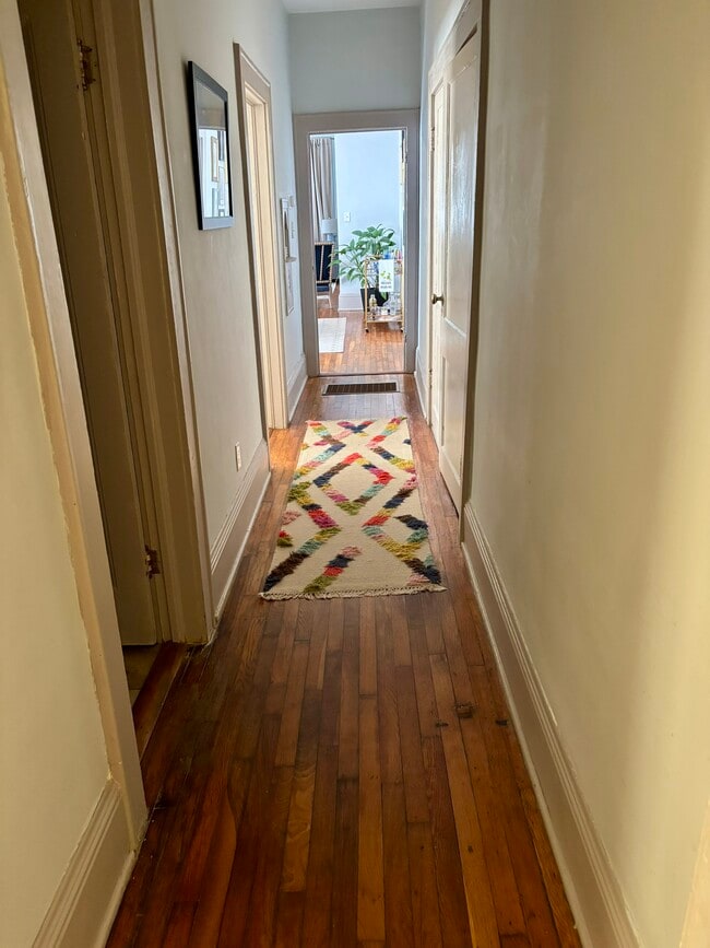 Hallway - 1302 E Victory Dr Unit #2