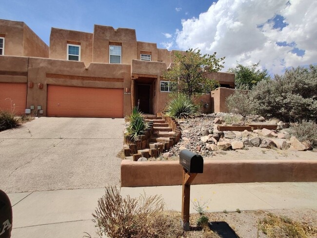 Beautiful 2 Story Town Home Located off of... - Beautiful 2 Story Town Home Located off of...