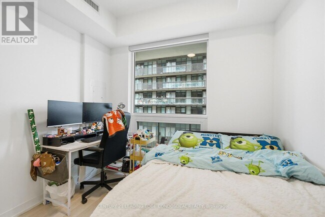 Photo - 39 Roehampton Ave Unit 807