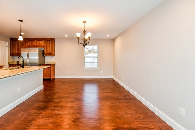 Photo - 2913 Louis St