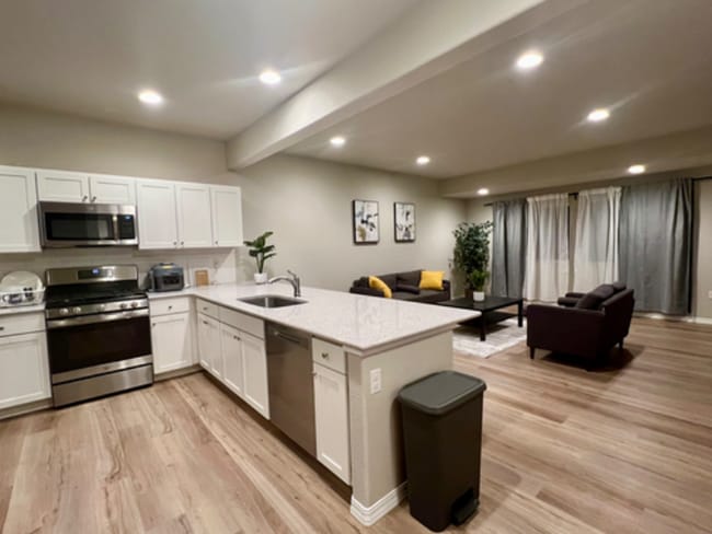 Photo - 5235 Aeroglide Lp