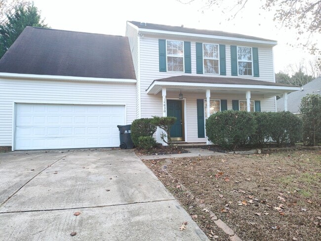 Building Photo - Pristine, 4 bed, 2.5 bath Home Located in the Southbridge Forest Community!