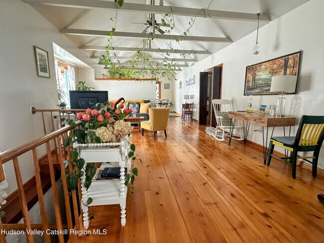 Photo - 240 Crest Ln