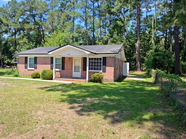 Photo - 606 King St