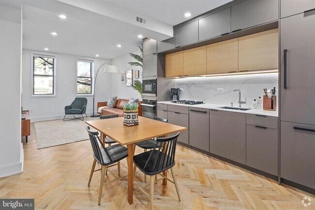 Building Photo - 1900 Biltmore St NW Unit 5 Rental