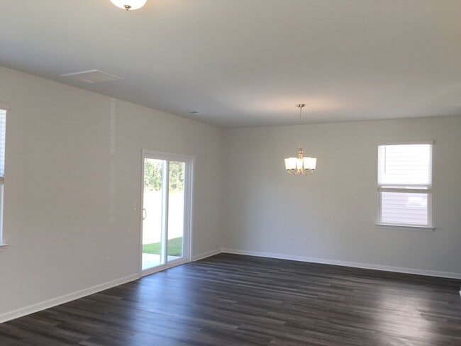 Photo - 4 Bedroom 2.5 Bath House in McKewn - Ladson