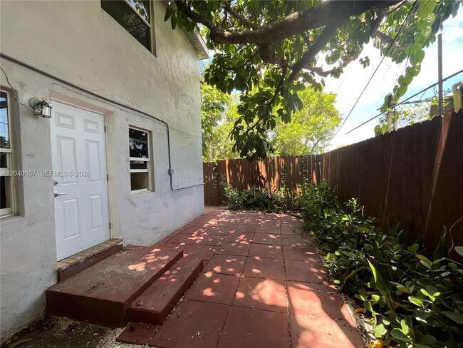 Photo - 820 SW 31st Ave Unit S