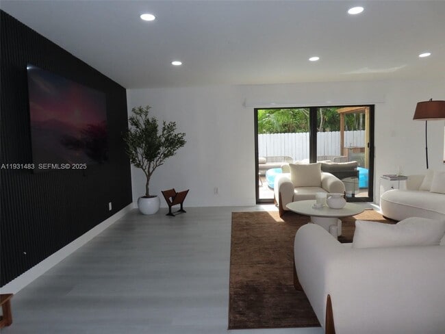 Photo - 260 187th St