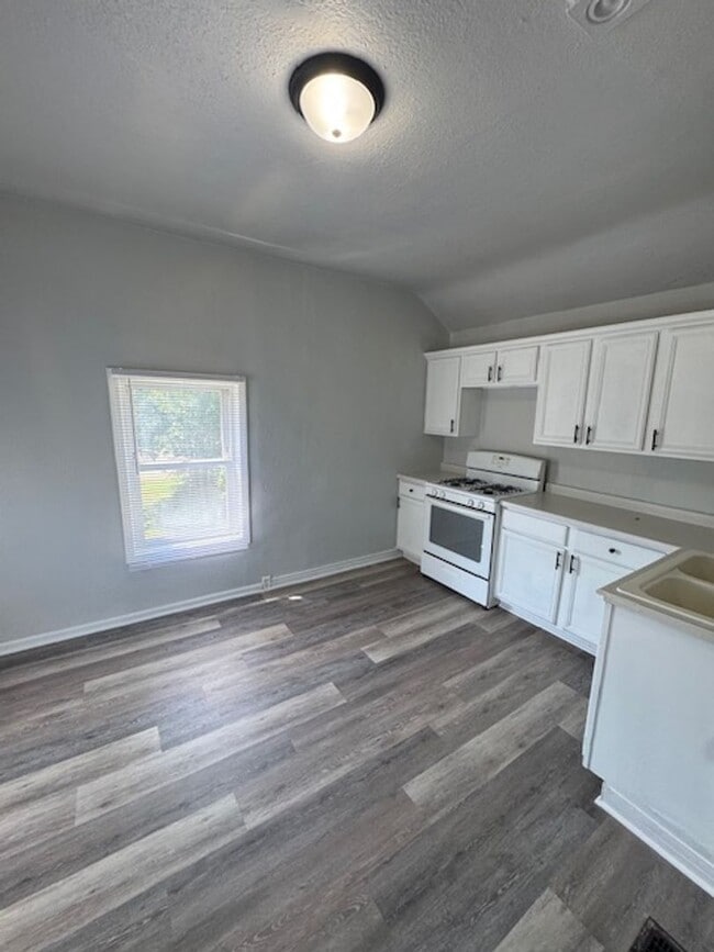 61-63 S Main St
